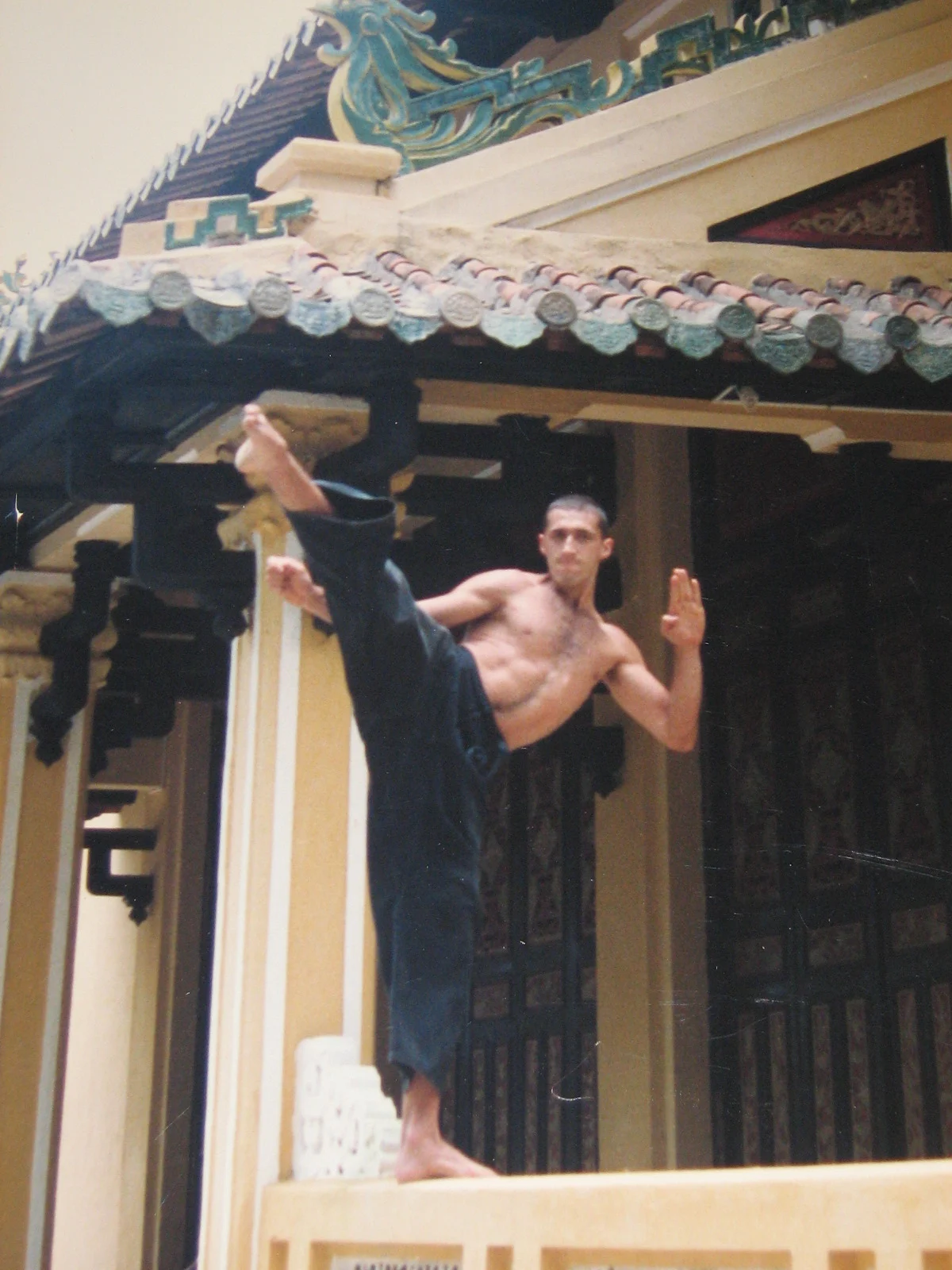 M°Ghezzi Giorgio 1991 nel Monastero a Saigon M°Ghezzi Giorgio 1991 nel Monastero a Saigon